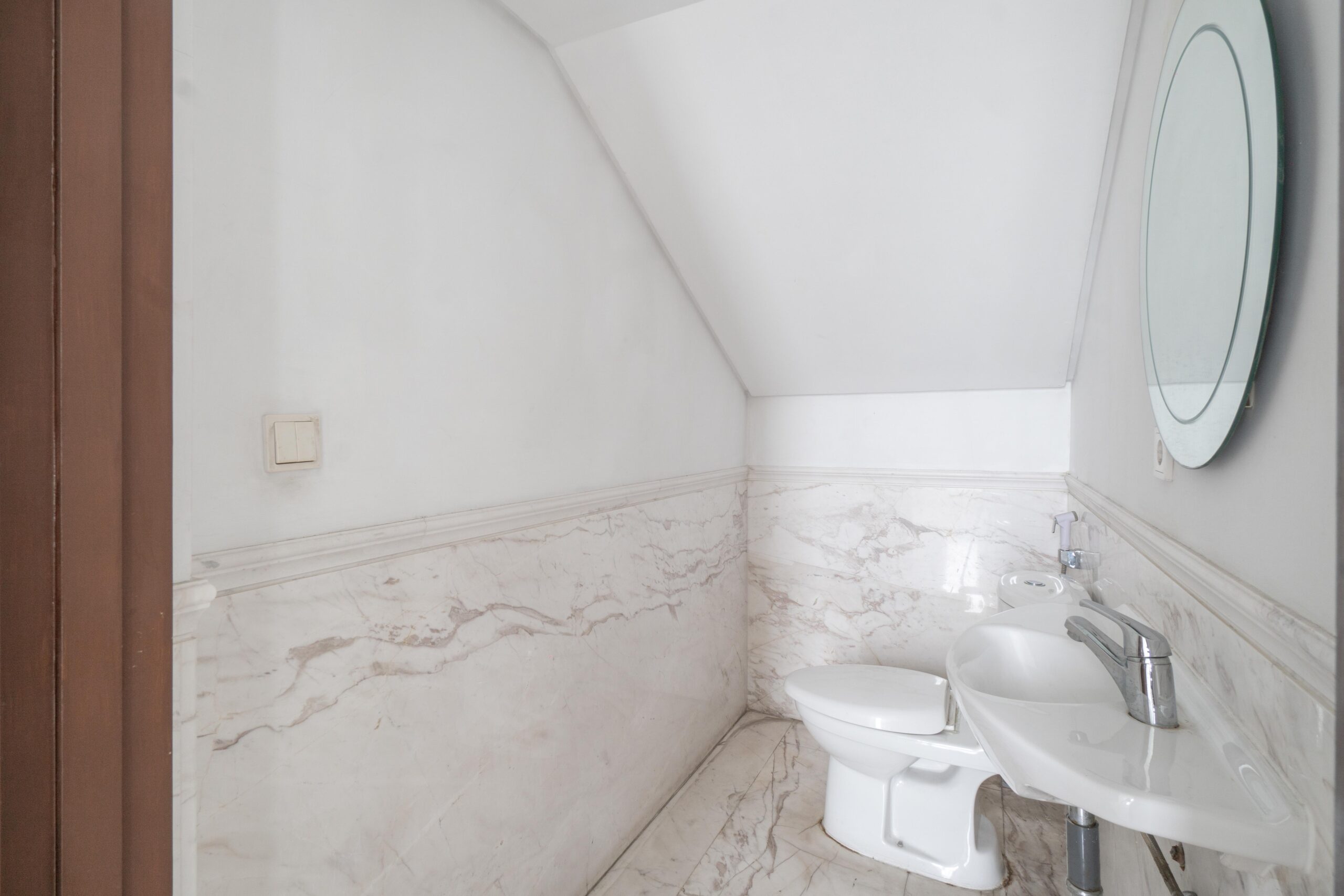 010 - KMG279 - BANGKA XI NO 71 UNIT C - LOLO