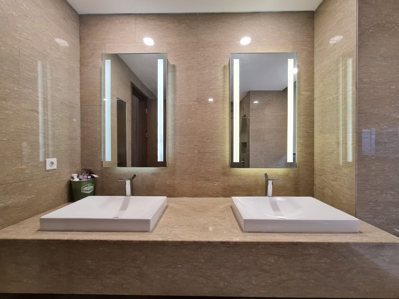 ca3b9c5f-4e97-4a08-9b30-06dbfb39a806