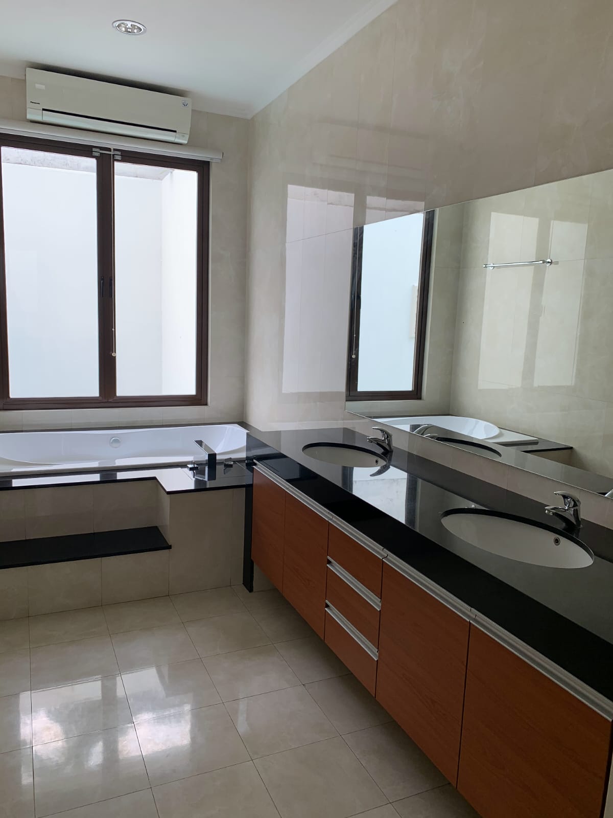 699f9c6e-5046-4053-b1c8-cfff15fc6ccf