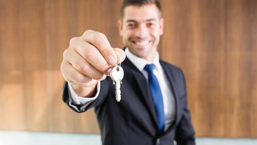 housing agent in Indonesia assisting expats with home search